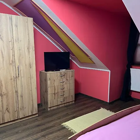 Auberge de jeunesse Bianka & Car Rent