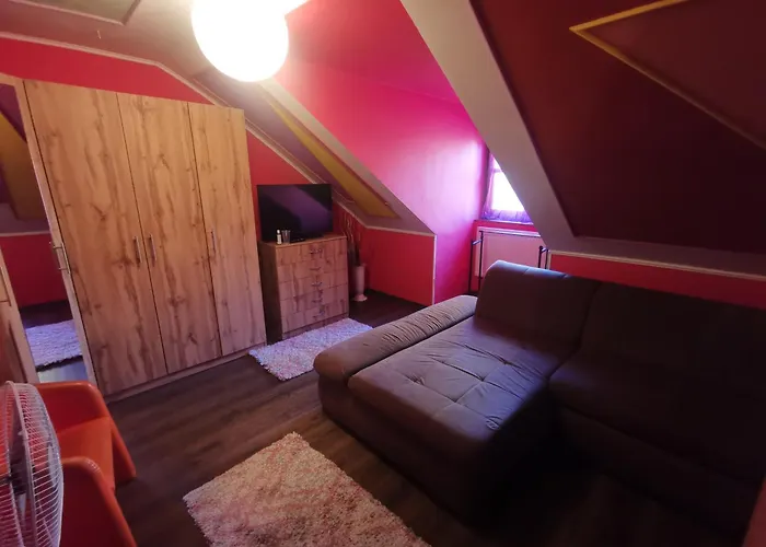 Auberge de jeunesse Bianka & Car Rent *